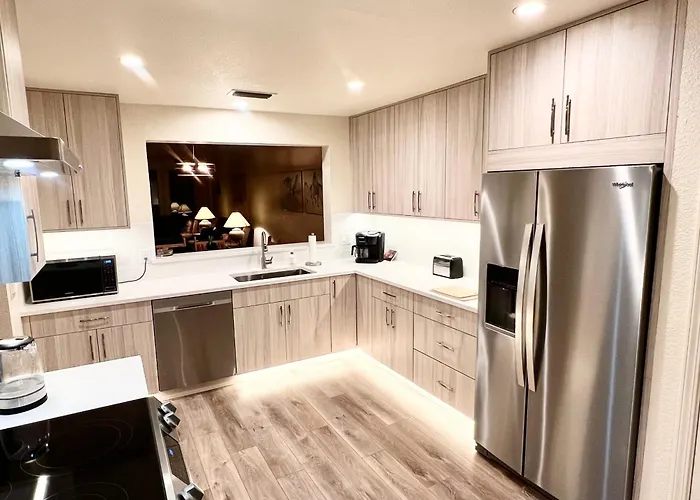 Remodeled Townhome On Golf Course With Stunning Red Rock Views