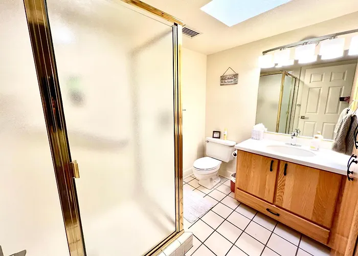 Remodeled Townhome On Golf Course With Stunning Red Rock Views Holiday home