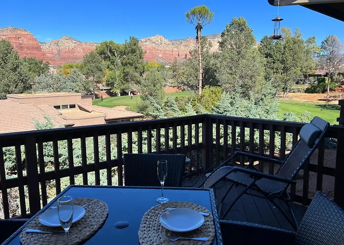 Remodeled Townhome On Golf Course With Stunning Red Rock Views