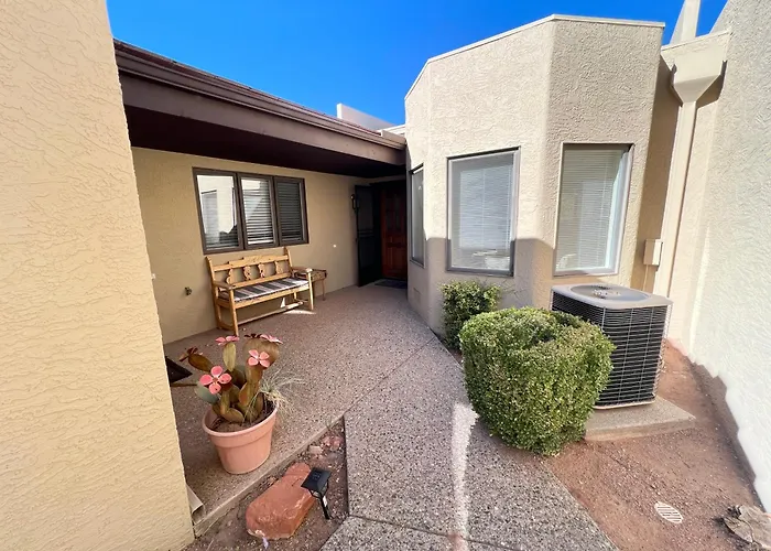 Remodeled Townhome On Golf Course With Stunning Red Rock Views Holiday home