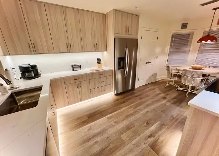 Remodeled Townhome On Golf Course With Stunning Red Rock Views *