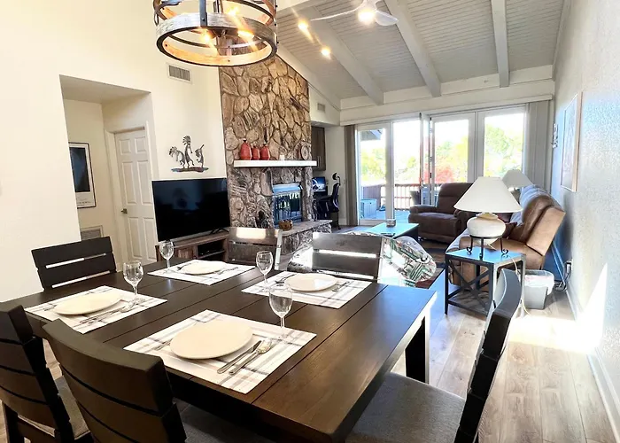 Remodeled Townhome On Golf Course With Stunning Red Rock Views Holiday home *