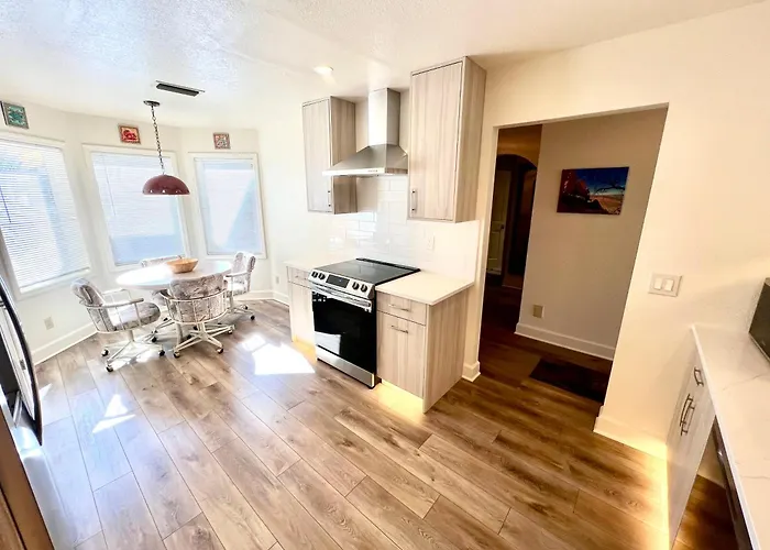 Holiday home Remodeled Townhome On Golf Course With Stunning Red Rock Views